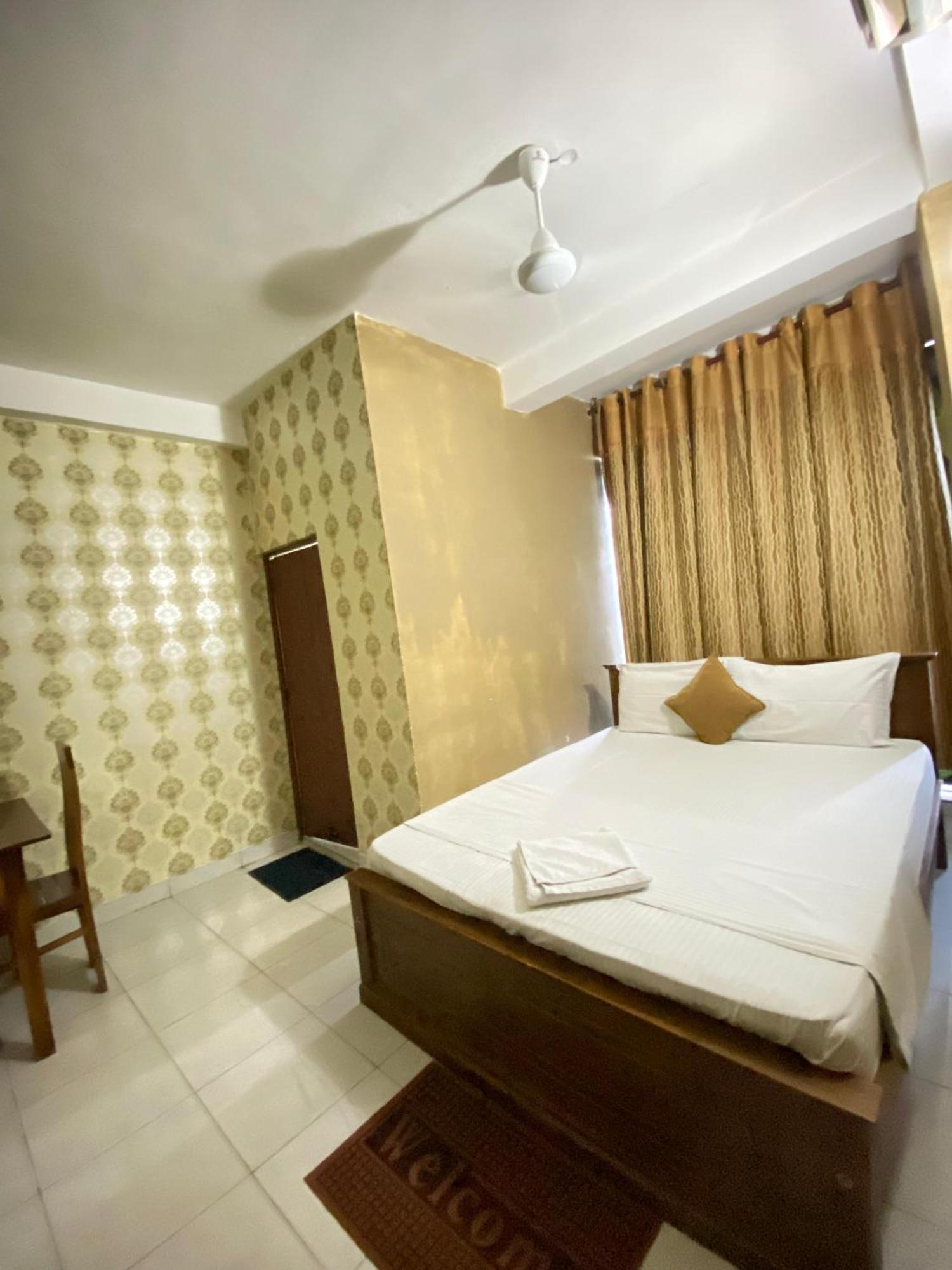 Airport Hotel *